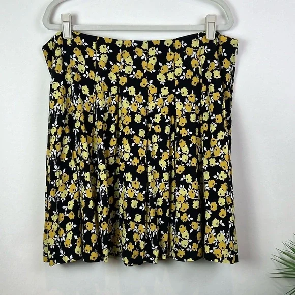 NWT Boden Victoria Skirt Pleated Black Yellow Floral Lined 20 / 22 - Picture 2 of 11
